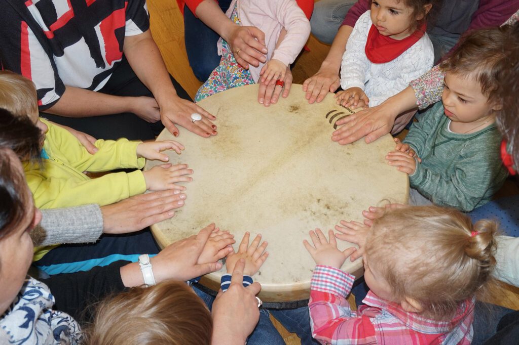 Wachsen mit Musik, Kinder musizieren mit Eltern, Christina Formatti Klangmusaik